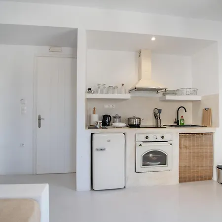 Helmos Family * Naxos City