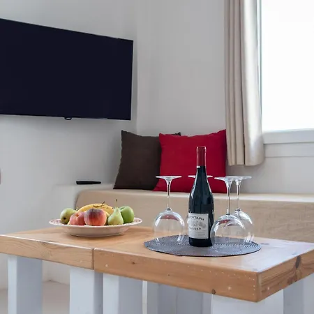 Helmos Family Apartment