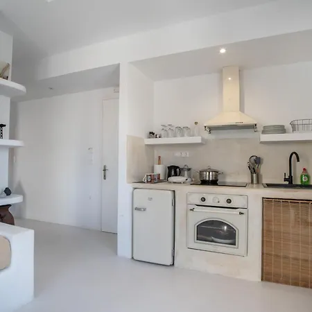 Helmos Family Apartment Naxos City