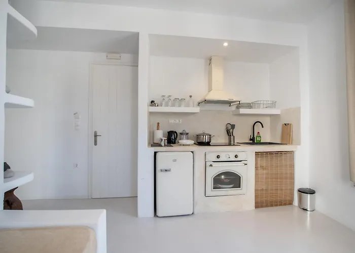 Helmos Family * Naxos City